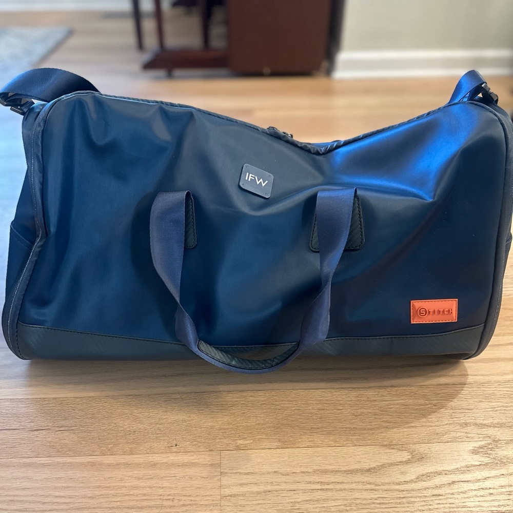 Stitch ultimate garment duffle bag